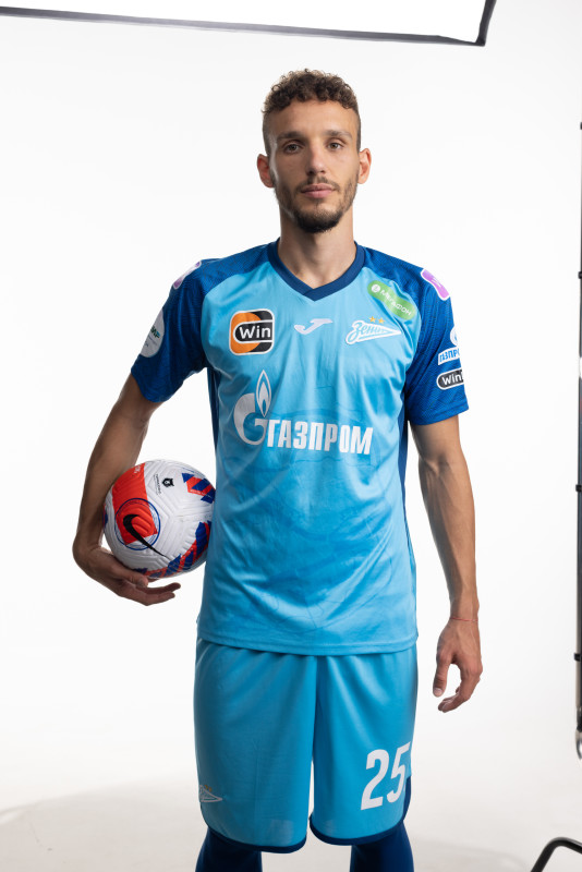 Индивидуальная фотосессия игроков основного состава в форме Joma сезона 2023/24