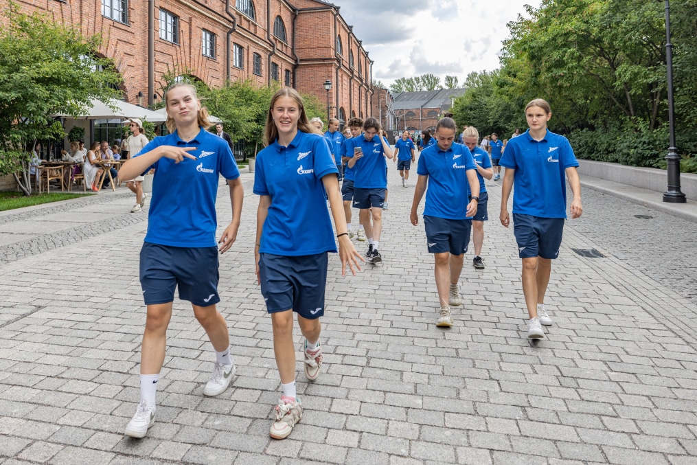 Экскурсия женской молодежной команды «Зенит» в галерею «Цифергауз»