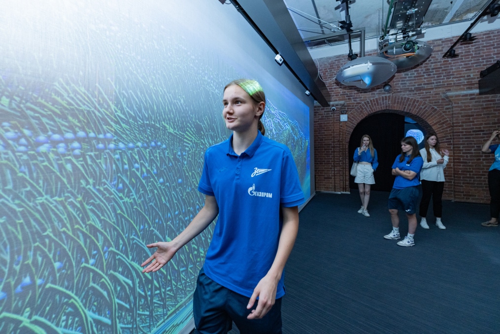 Экскурсия женской молодежной команды «Зенит» в галерею «Цифергауз»