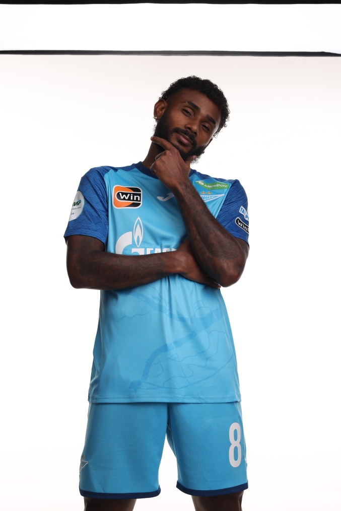 Индивидуальная фотосессия игроков ФК «Зенит» в форме Joma сезона 2023/24