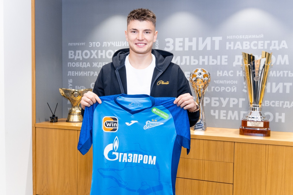 «Зенит» продлил контракт с Андреем Мостовым
