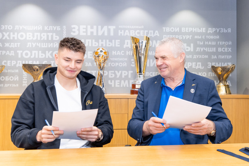 «Зенит» продлил контракт с Андреем Мостовым