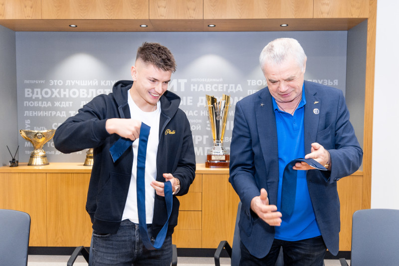 «Зенит» продлил контракт с Андреем Мостовым