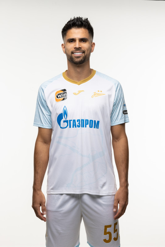 Индивидуальная фотосессия игроков основного состава в форме Joma сезона 2023/24