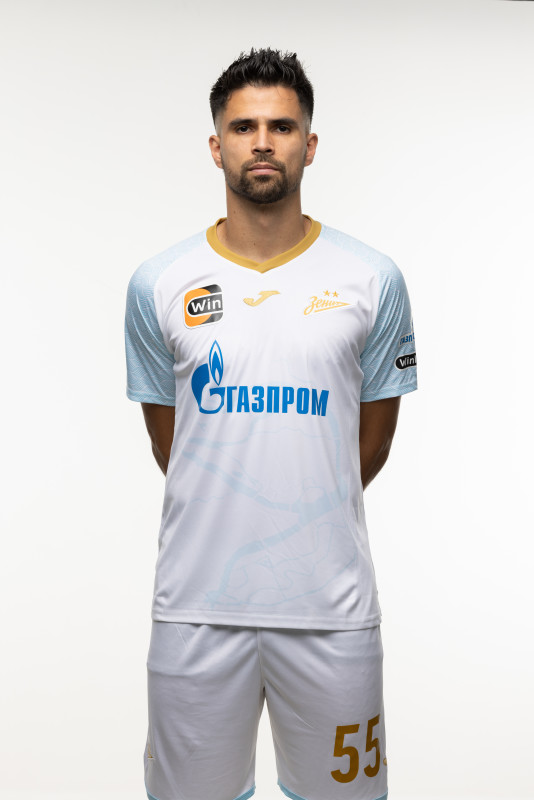 Индивидуальная фотосессия игроков основного состава в форме Joma сезона 2023/24