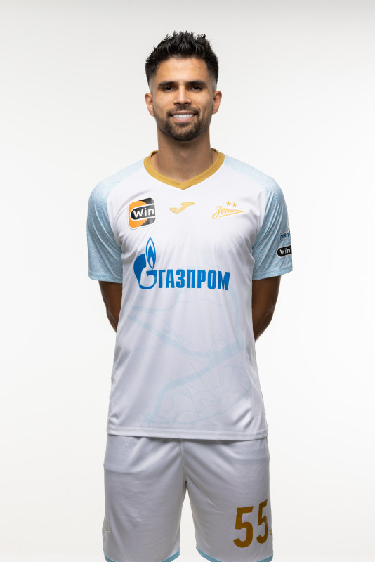 Индивидуальная фотосессия игроков основного состава в форме Joma сезона 2023/24