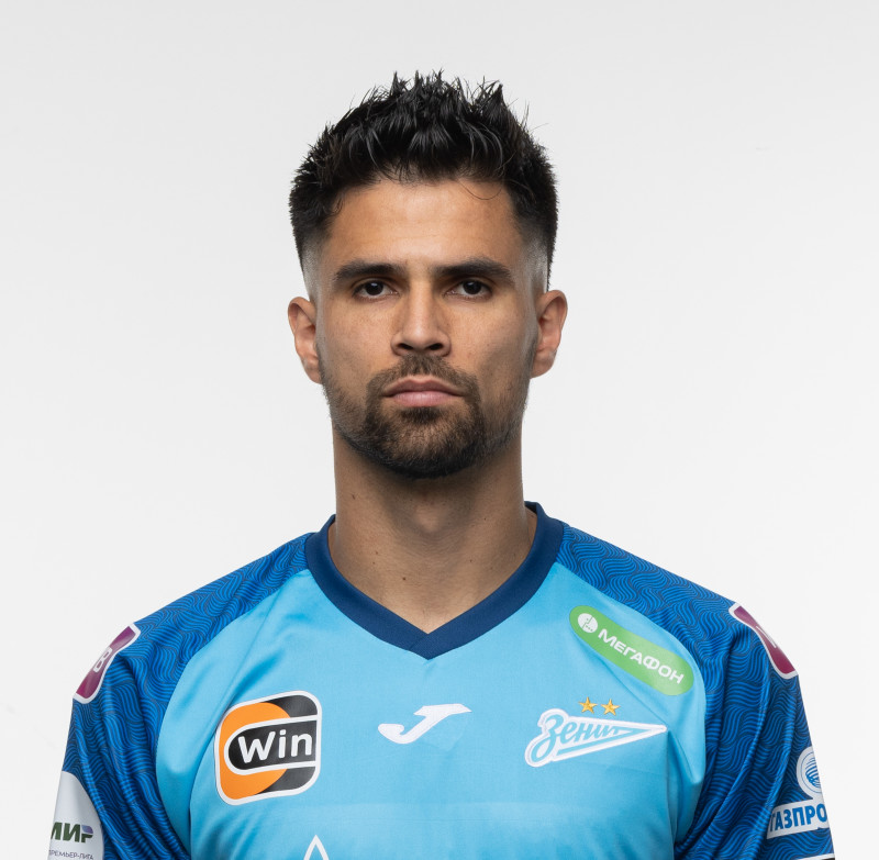 Индивидуальная фотосессия игроков основного состава в форме Joma сезона 2023/24