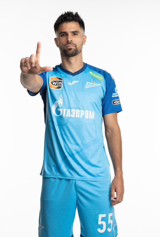 Индивидуальная фотосессия игроков основного состава в форме Joma сезона 2023/24