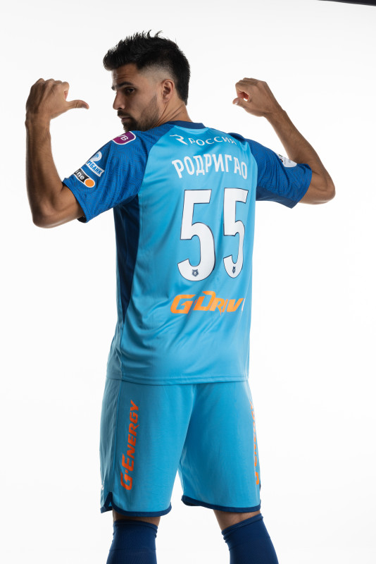 Индивидуальная фотосессия игроков основного состава в форме Joma сезона 2023/24