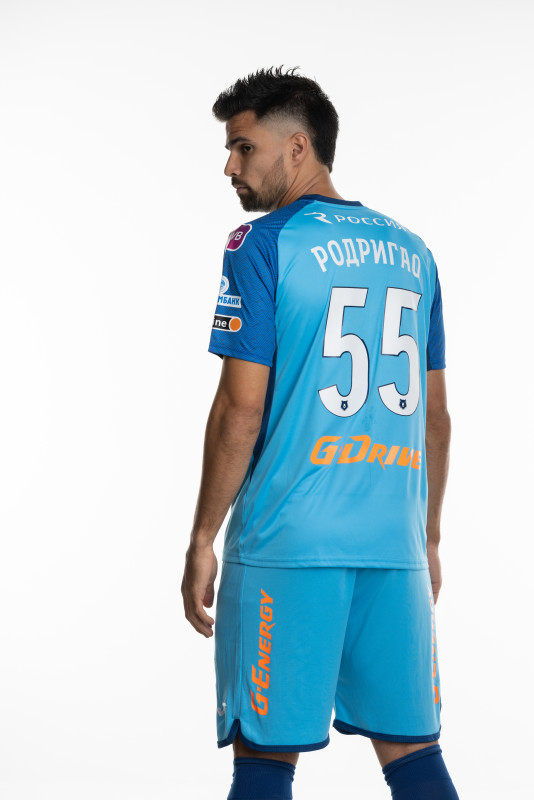 Индивидуальная фотосессия игроков основного состава в форме Joma сезона 2023/24