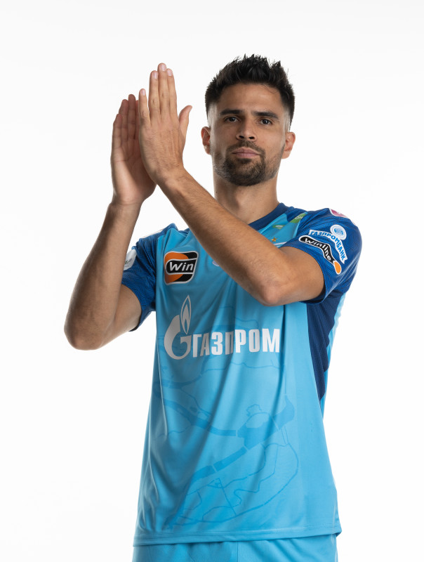 Индивидуальная фотосессия игроков основного состава в форме Joma сезона 2023/24