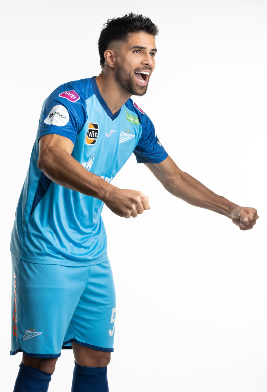 Индивидуальная фотосессия игроков основного состава в форме Joma сезона 2023/24