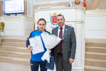 Футболистки молодежной команды получили награды за победу в составе сборной Санкт-Петербурга U-19