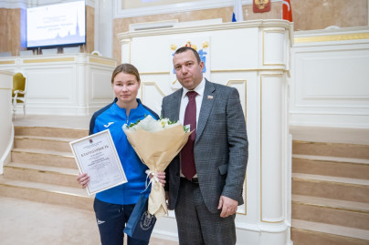 Футболистки молодежной команды получили награды за победу в составе сборной Санкт-Петербурга U-19