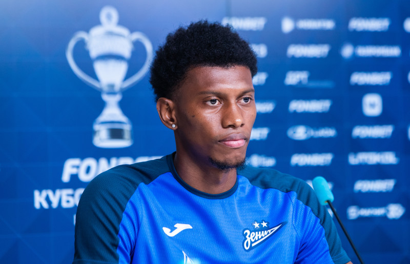 Матео Кассьерра на пресс-конференции перед матчем с «Балтикой»