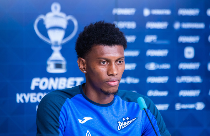 Матео Кассьерра на пресс-конференции перед матчем с «Балтикой»