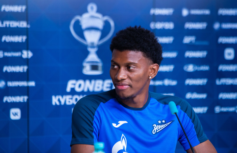 Матео Кассьерра на пресс-конференции перед матчем с «Балтикой»