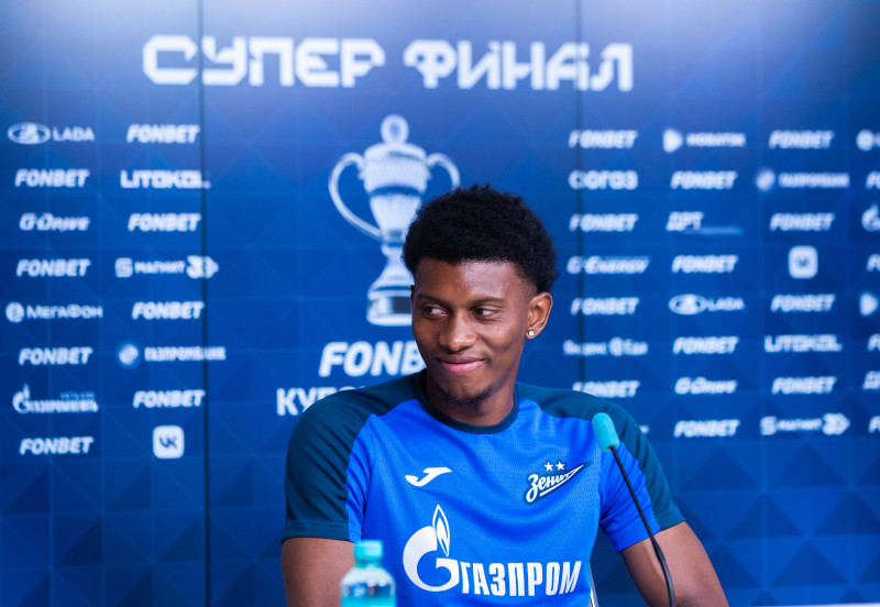 Матео Кассьерра на пресс-конференции перед матчем с «Балтикой»