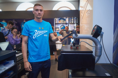 Презентация новичков сине-бело-голубых в магазине «Зенит-Арена»