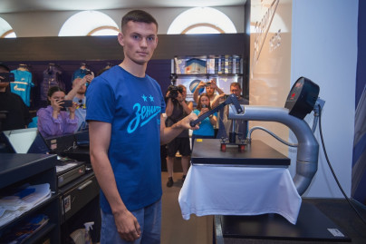 Презентация новичков сине-бело-голубых в магазине «Зенит-Арена»