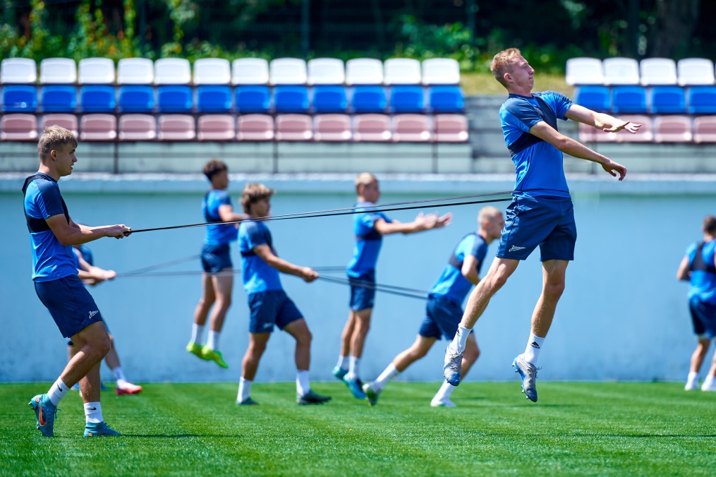 Летние учебно-тренировочные сборы «Зенита»-2 в Железноводске: 19 июля, утренняя тренировка