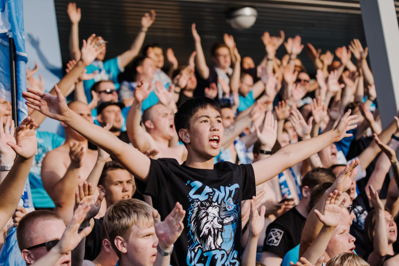 Болельщики на матче «Зенит»-2 — «Динамо»-2