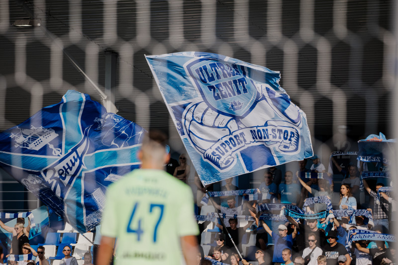 Болельщики на матче «Зенит»-2 — «Динамо»-2