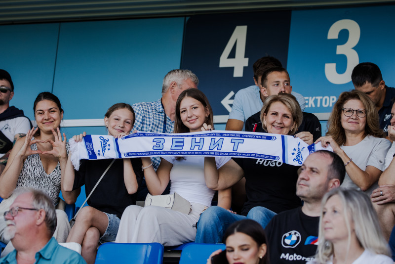 Болельщики на матче «Зенит»-2 — «Динамо»-2