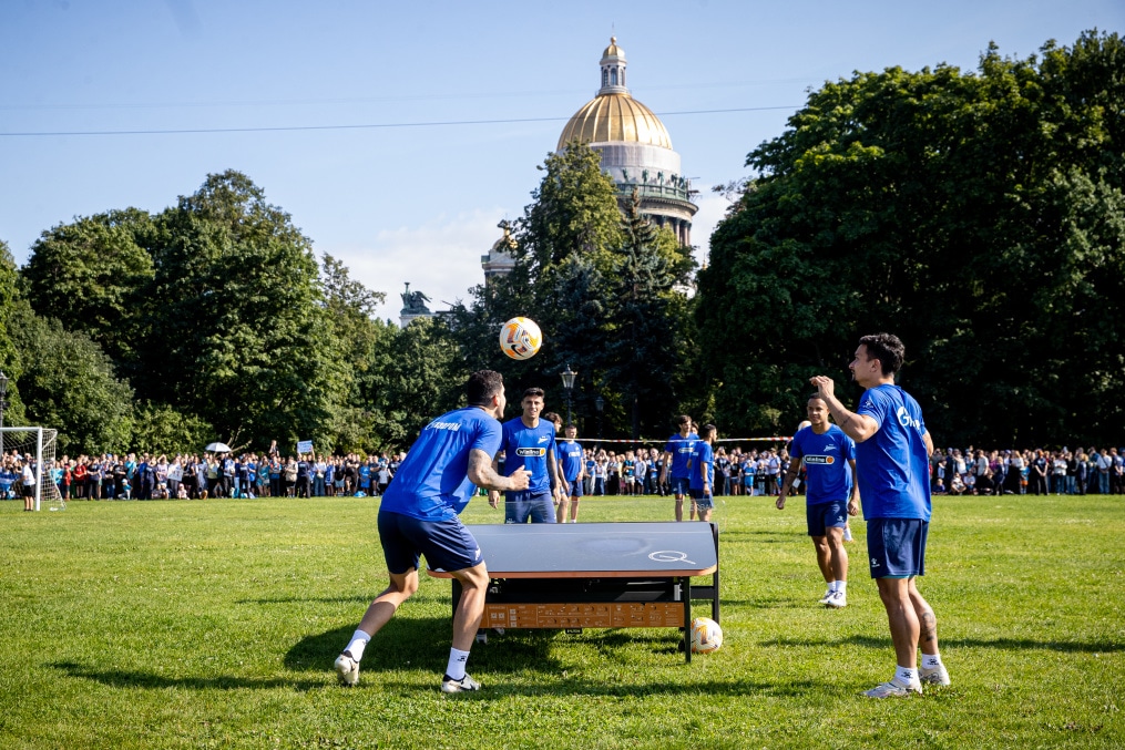 Zenit's open training session in the Alexander Garden