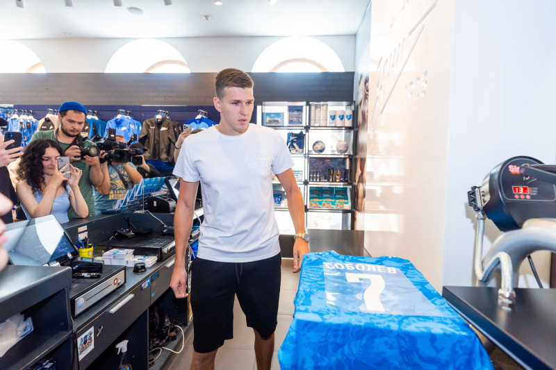 Презентация Александра Соболева в магазине «Зенит Арена»