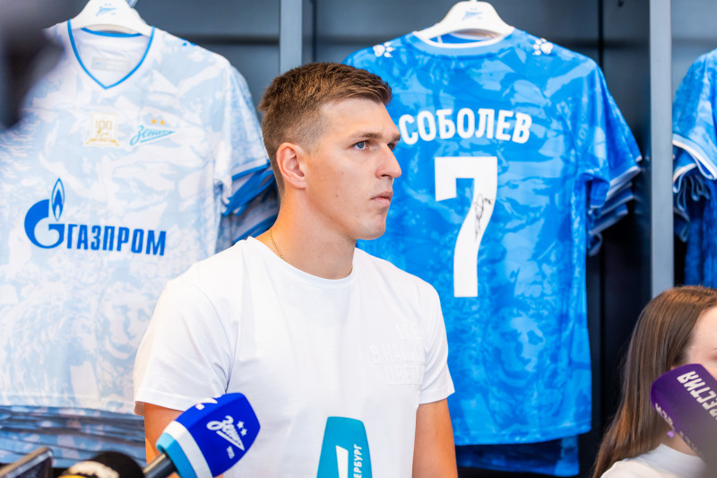 Презентация Александра Соболева в магазине «Зенит Арена»