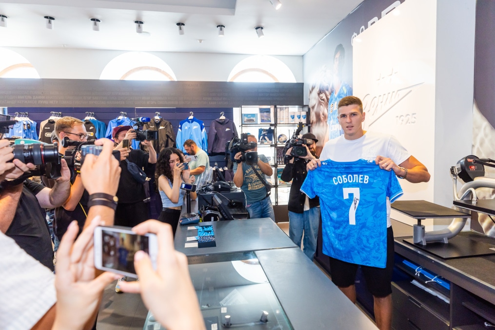 Презентация Александра Соболева в магазине «Зенит Арена»