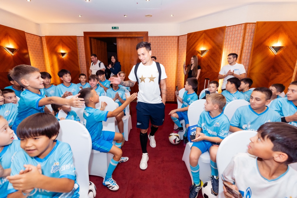 Автограф-сессия для воспитанников школы «Зенит-Чемпионика» в Алма-Ате