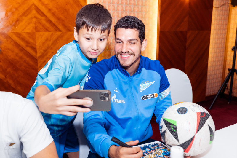 Автограф-сессия для воспитанников школы «Зенит-Чемпионика» в Алма-Ате