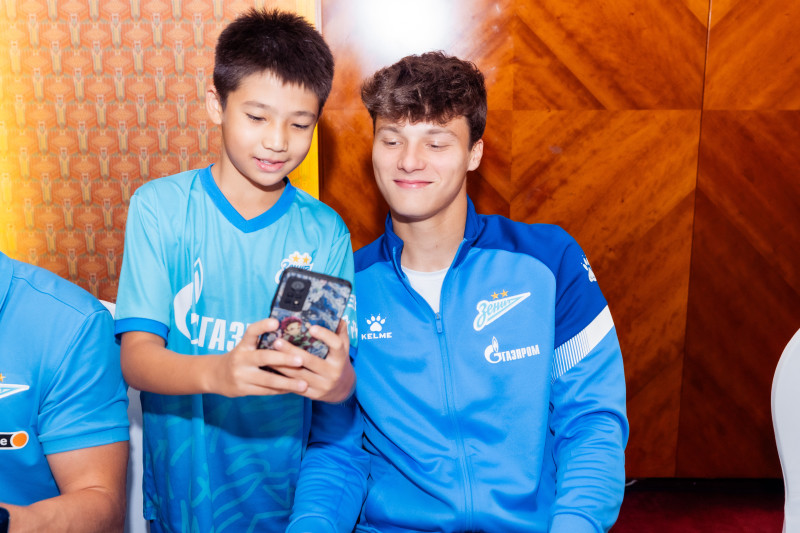 Автограф-сессия для воспитанников школы «Зенит-Чемпионика» в Алма-Ате