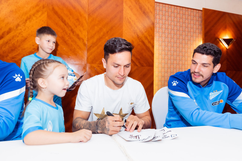 Автограф-сессия для воспитанников школы «Зенит-Чемпионика» в Алма-Ате