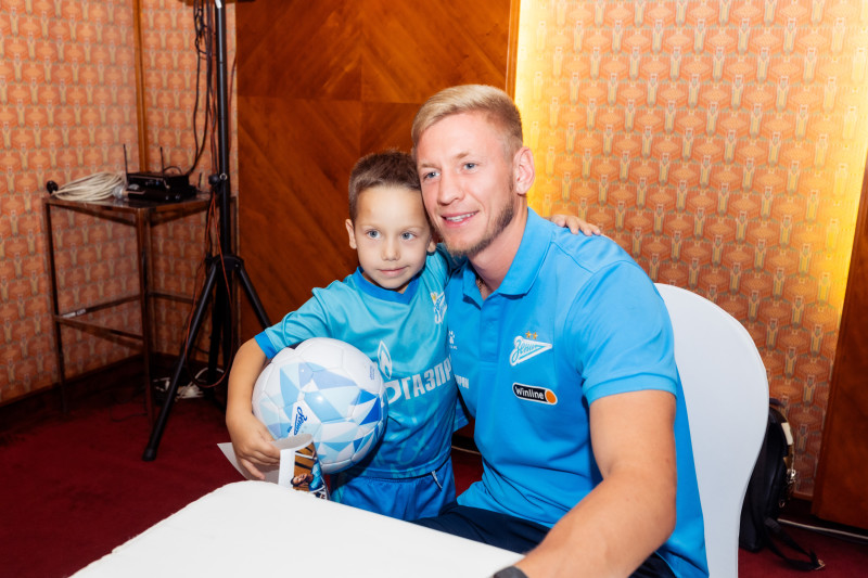 Автограф-сессия для воспитанников школы «Зенит-Чемпионика» в Алма-Ате