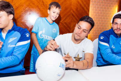 Автограф-сессия для воспитанников школы «Зенит-Чемпионика» в Алма-Ате