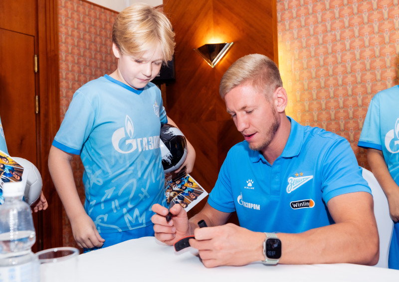 Автограф-сессия для воспитанников школы «Зенит-Чемпионика» в Алма-Ате