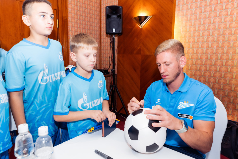 Автограф-сессия для воспитанников школы «Зенит-Чемпионика» в Алма-Ате