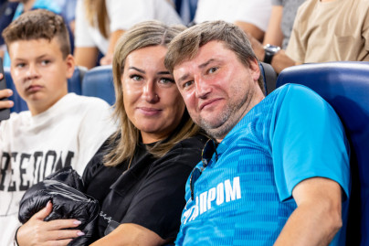 Все в наших цветах: болельщики на матче «Зенит» — «Рубин»