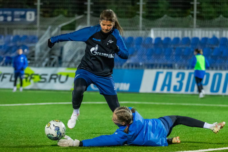Тренировка женской молодежной команды «Зенит» перед матчем с «ЦСКА»-м (Москва)