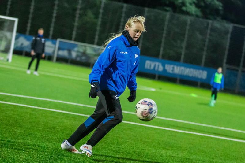 Тренировка женской молодежной команды «Зенит» перед матчем с «ЦСКА»-м (Москва)