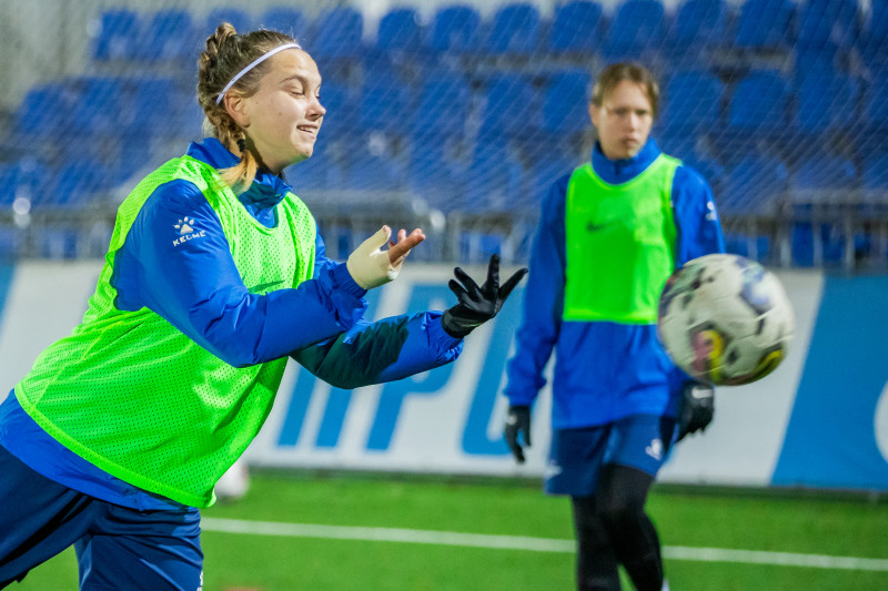 Тренировка женской молодежной команды «Зенит» перед матчем с «ЦСКА»-м (Москва)