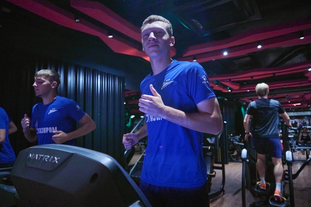 Тренировка в тренажерном зале перед матчем с «Краснодаром»