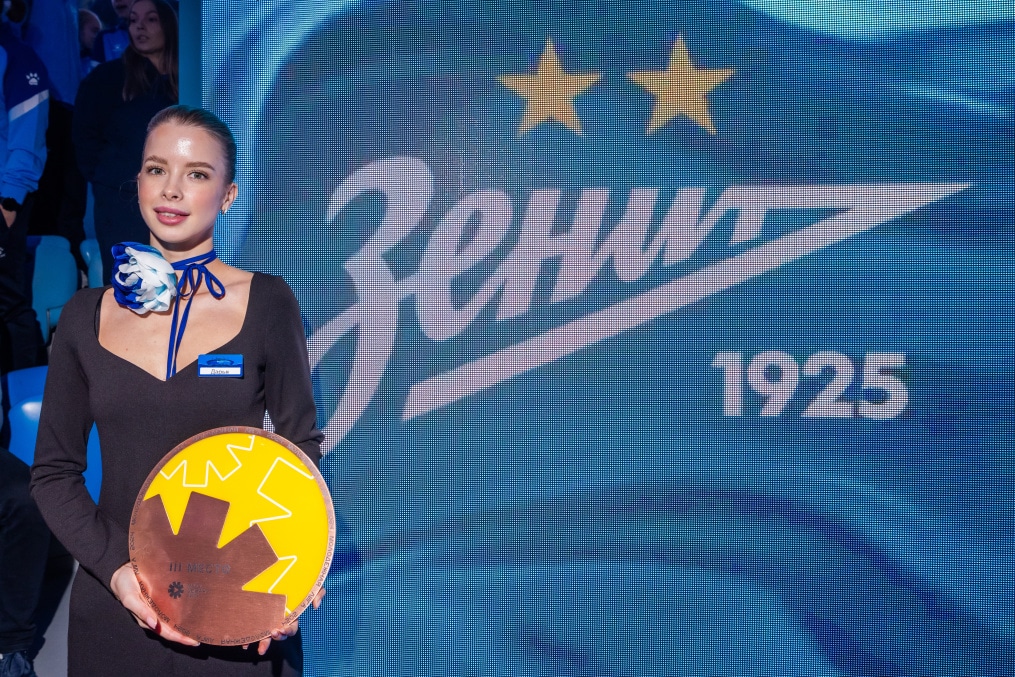 Награждение женской молодежной команды «Зенит» бронзовыми медалями