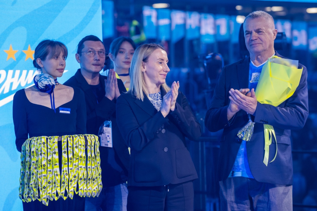 Награждение женской молодежной команды «Зенит» бронзовыми медалями