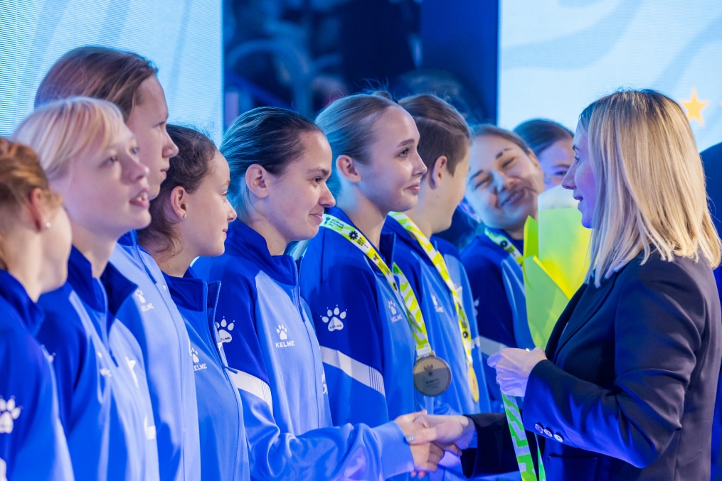 Награждение женской молодежной команды «Зенит» бронзовыми медалями