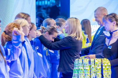 Награждение женской молодежной команды «Зенит» бронзовыми медалями