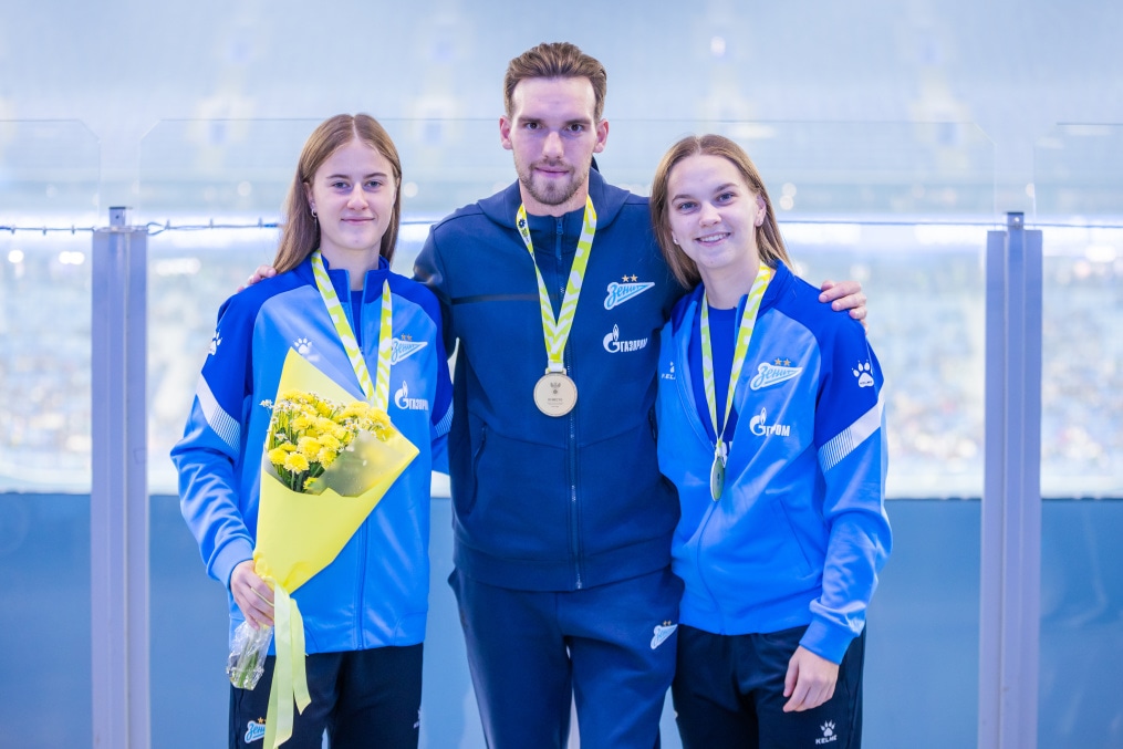 Награждение женской молодежной команды «Зенит» бронзовыми медалями